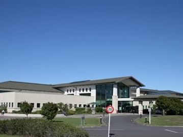 Exterior view of Manukau Super Clinic near Nesuto Hotels