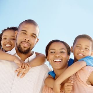 Portrait of a family of 4 at Honor’s Haven Retreat