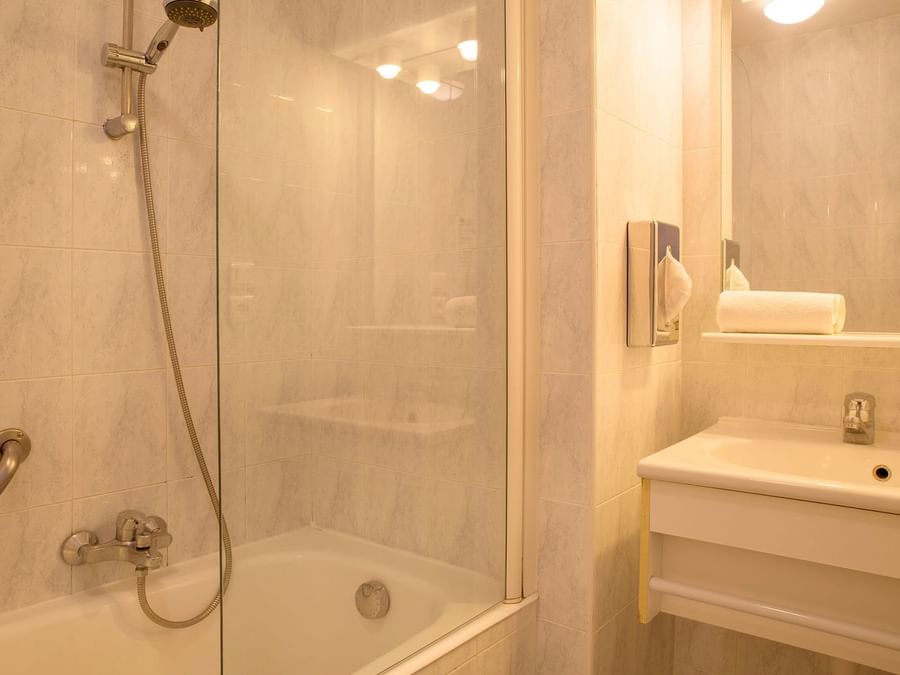Bathroom interior in bedrooms at Hotel du Pont Roupt