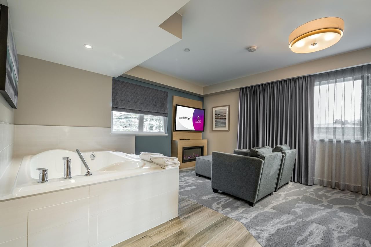 Sitting area and jetted tub in our Coast Premium King with Jetted Tub