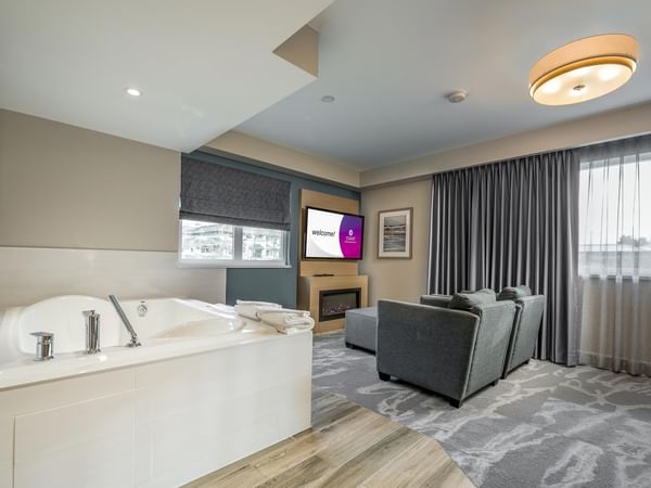 Jetted tub and sitting area in our Coast Premium King Suite with Jetted Tub
