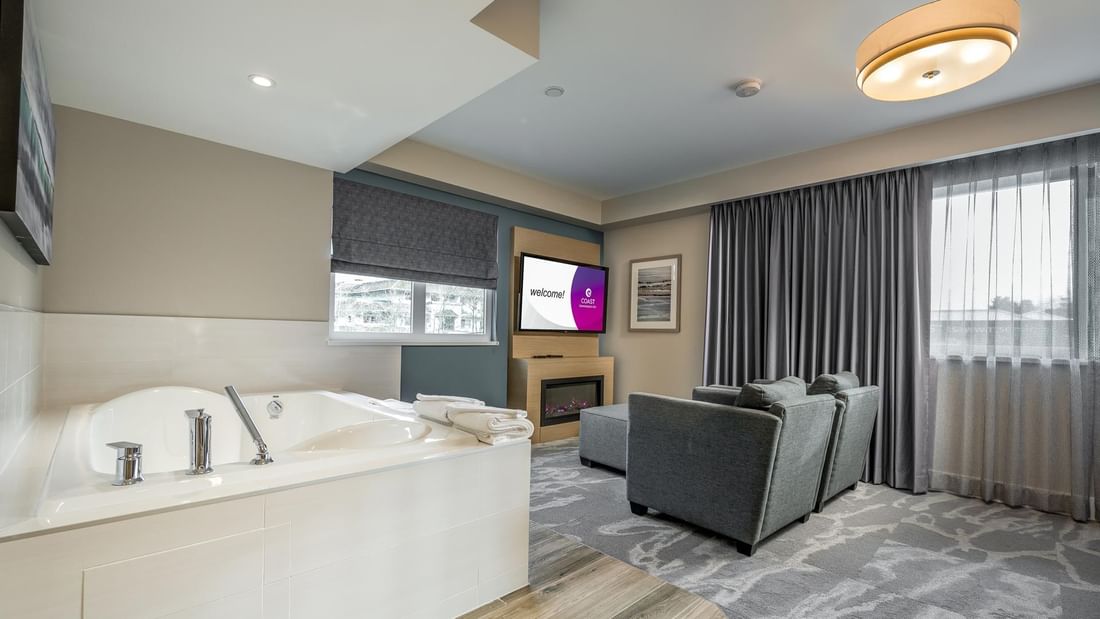 Jetted tub and sitting area in our Coast Premium King Suite with Jetted Tub