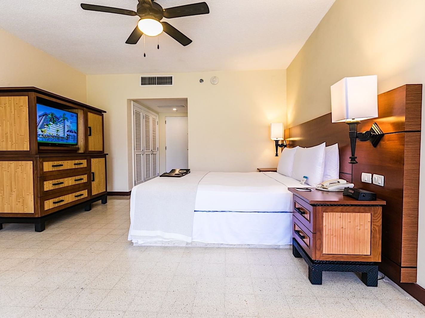 Bedroom with furniture at Pierre Mundo Imperial