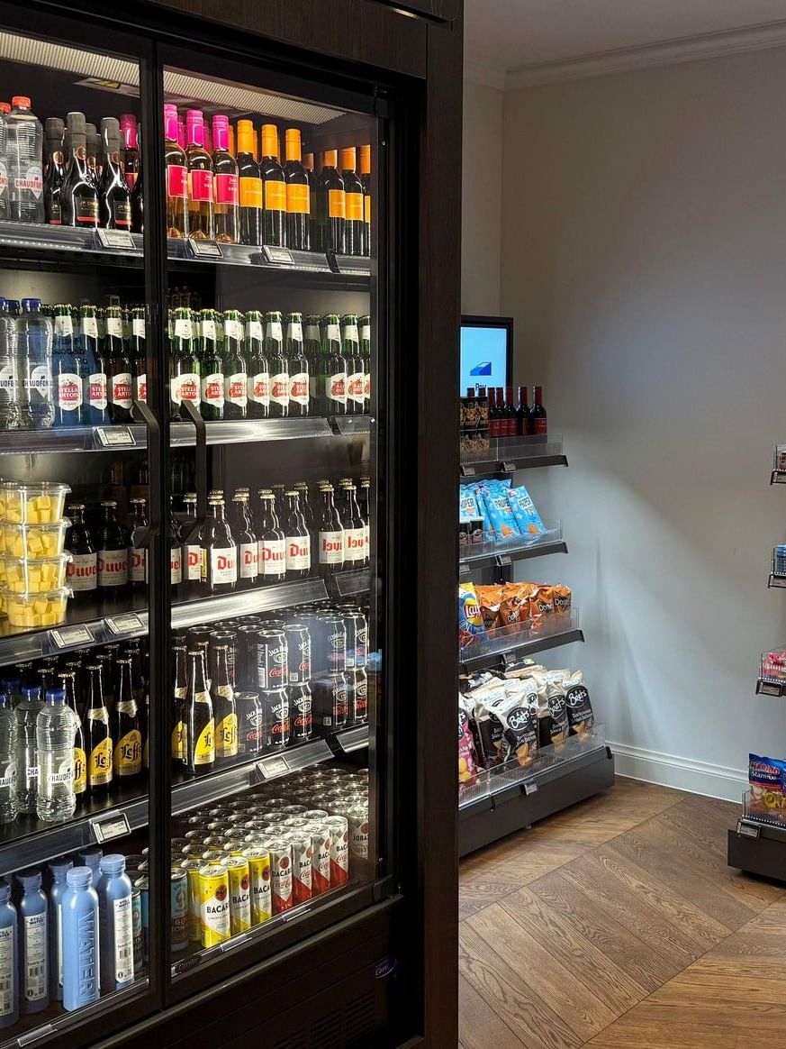 Beverages and snacks at Warwick Grand-Place Brussels.