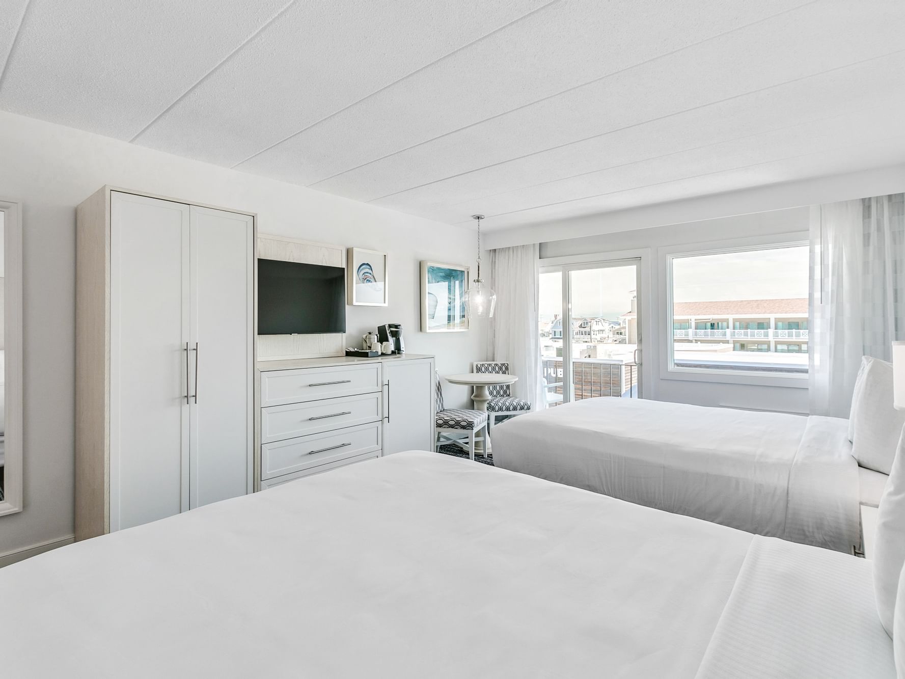Classic Queen Room with dual queen beds at ICONA Windrift