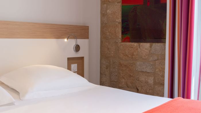 Closeup of a Bedroom with pillows at Hotel de Perros