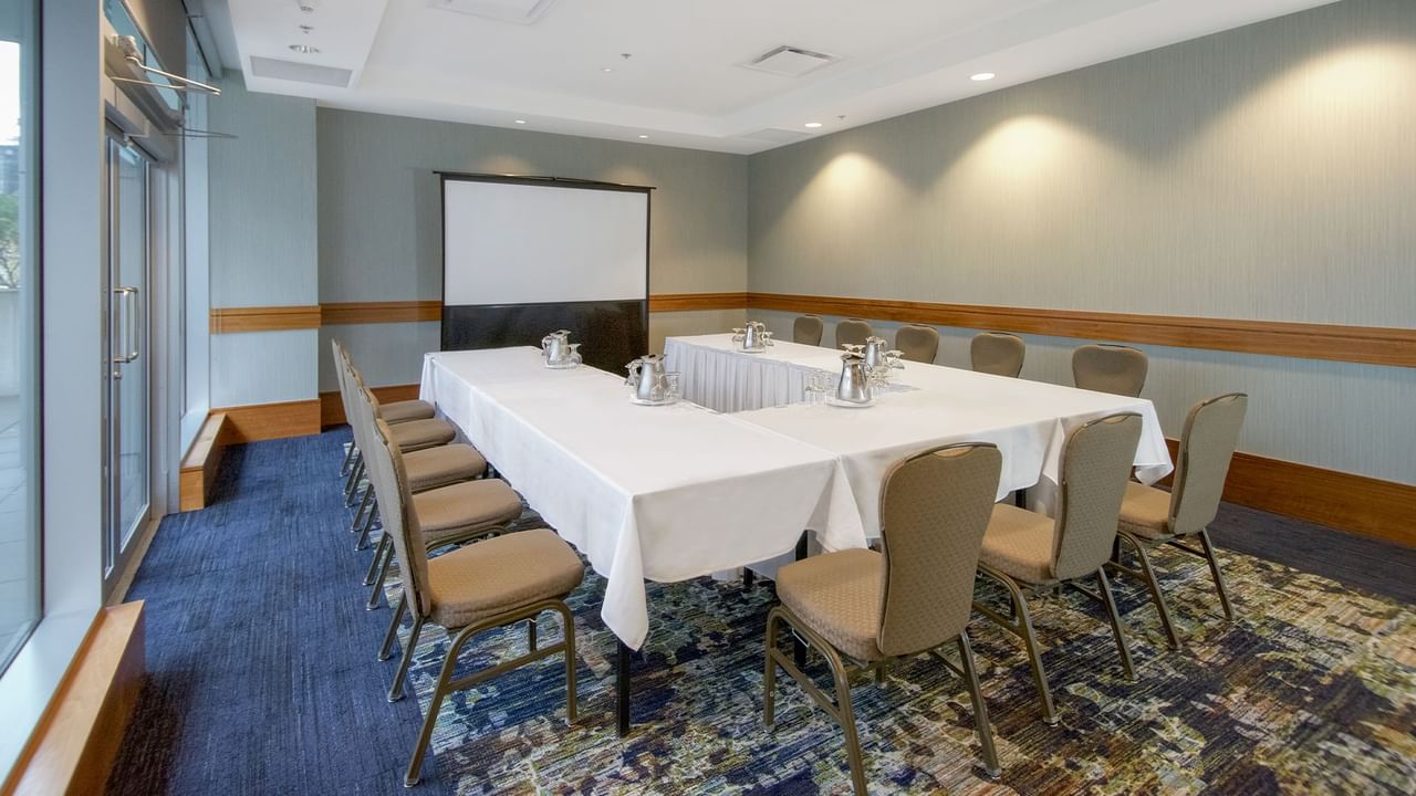 Meeting room with chairs, tables and projector