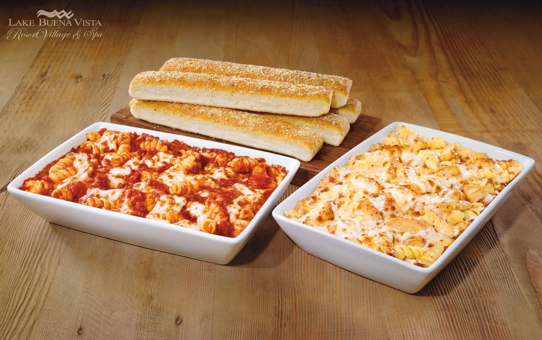 Chicken Alfredo with baguette served in Pizza Hut Express at Lake Buena Vista Resort Village & Spa