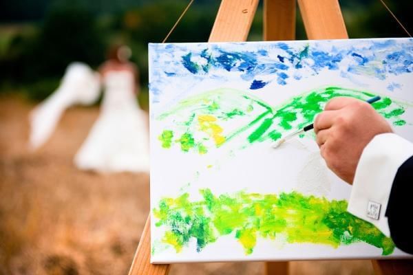 Live event painter, painting the bride