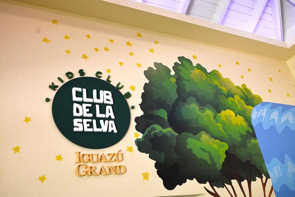 Pintura de parede do Club Dela La Selva no Iguazu Grand Resort