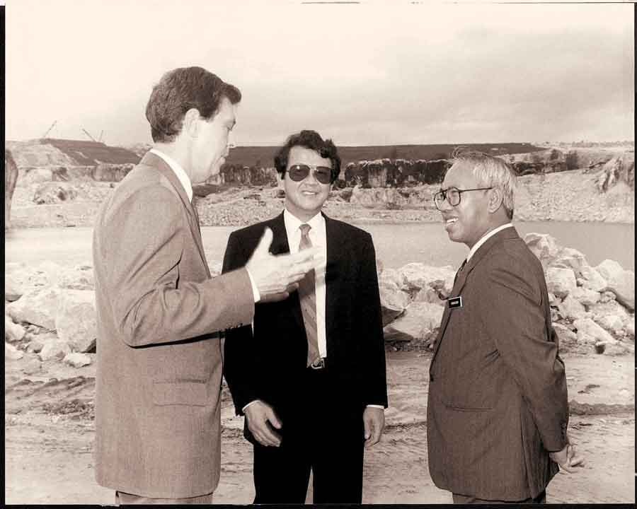 Tan Sri Jeffrey Cheah with investors in 1980