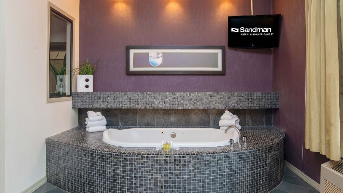 Photo inspiration: Vancouver Penthouses Suite With Hot Tub Kitchen In Downtown Vancouver Photo Inspiration