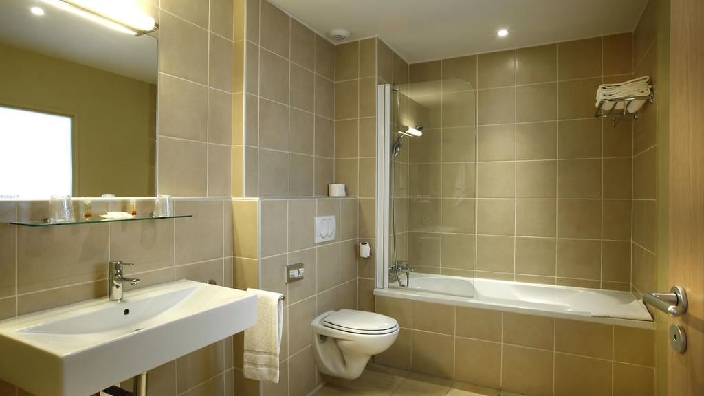 privilege room bathroom