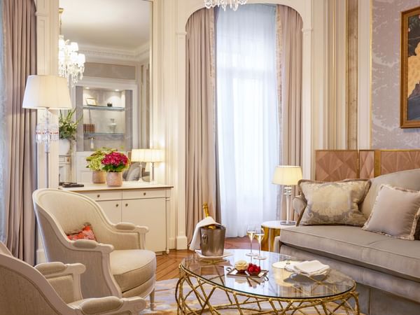 Livingroomarea of the Prestige Suite