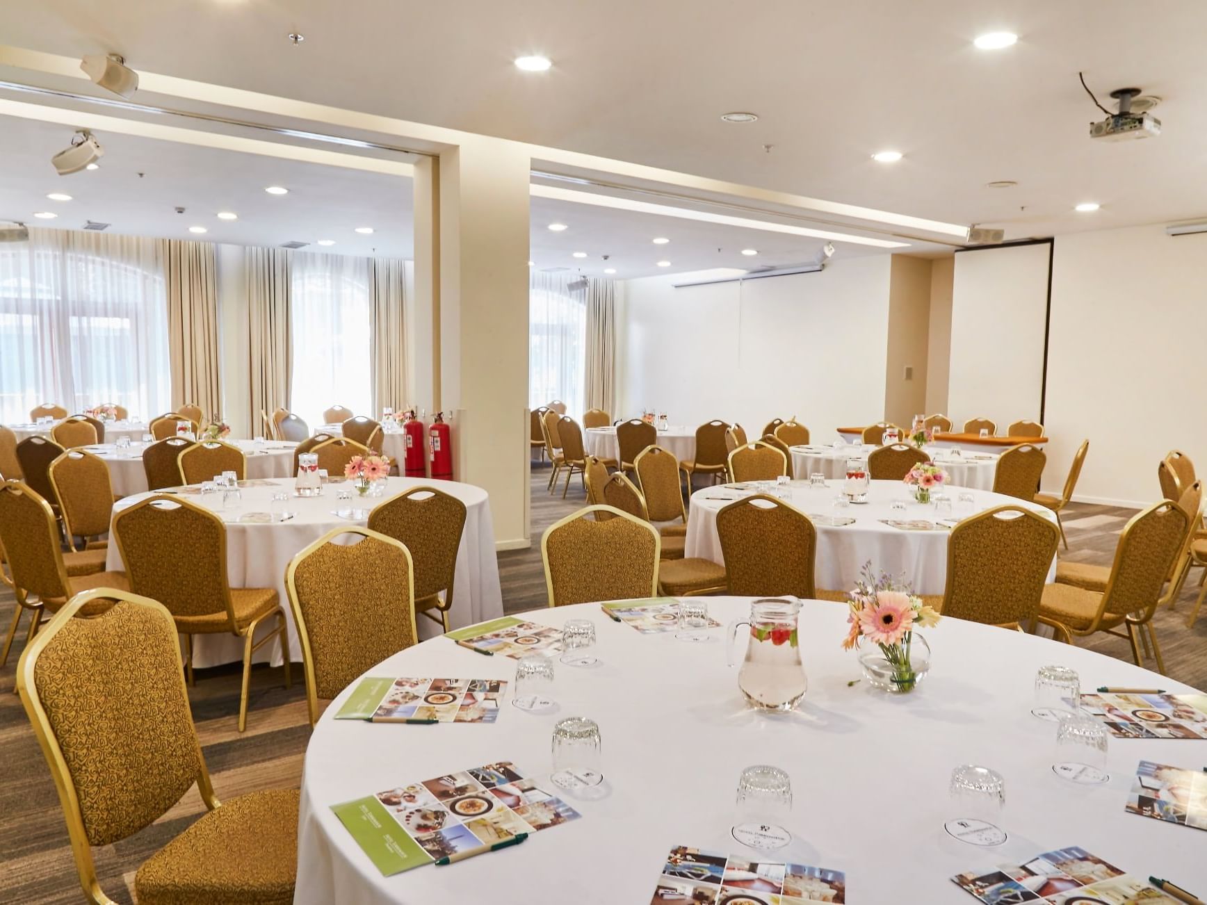 Banquet table setup in Parma Full Room at Hotel Torremayor Lyon