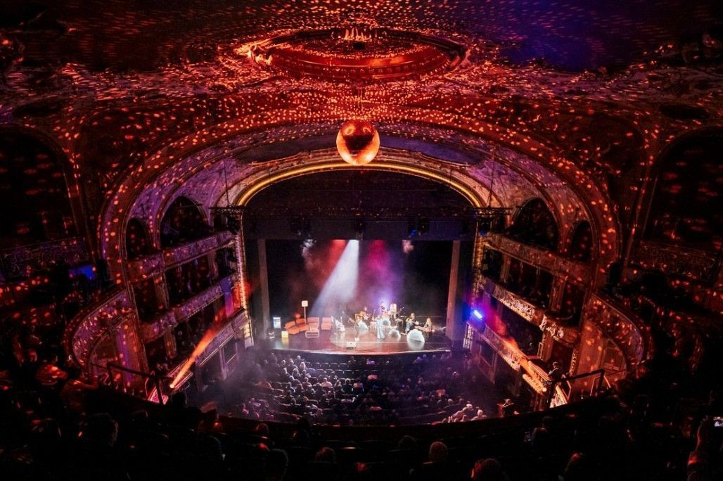 Concert at the historic Volkstheater Vienna with stage, audience and atmospheric lighting