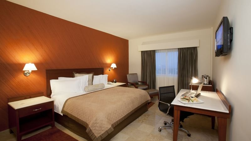 King bedroom with open windows at Gamma Colima Garden