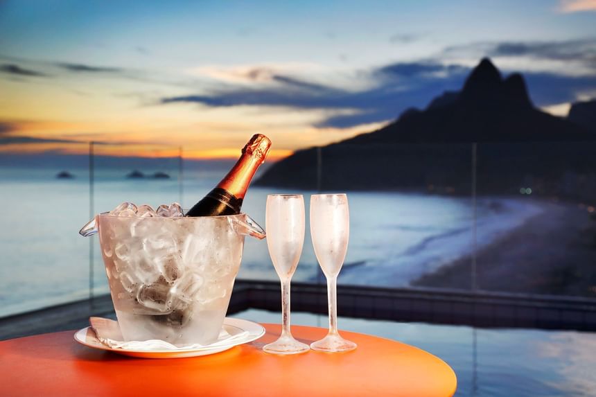 copas y botella de champagne en sol ipanema hotel