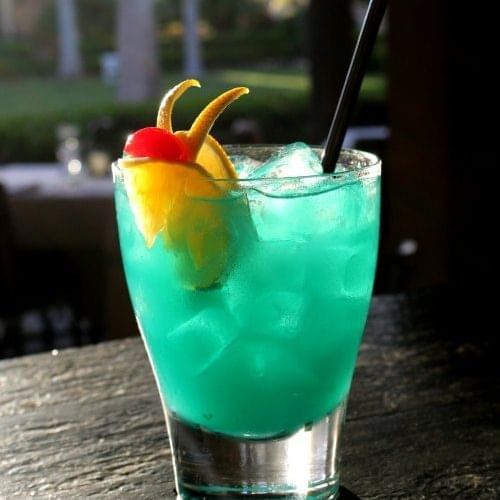 Caicos Blue Cocktail served at The Somerset on Grace Bay