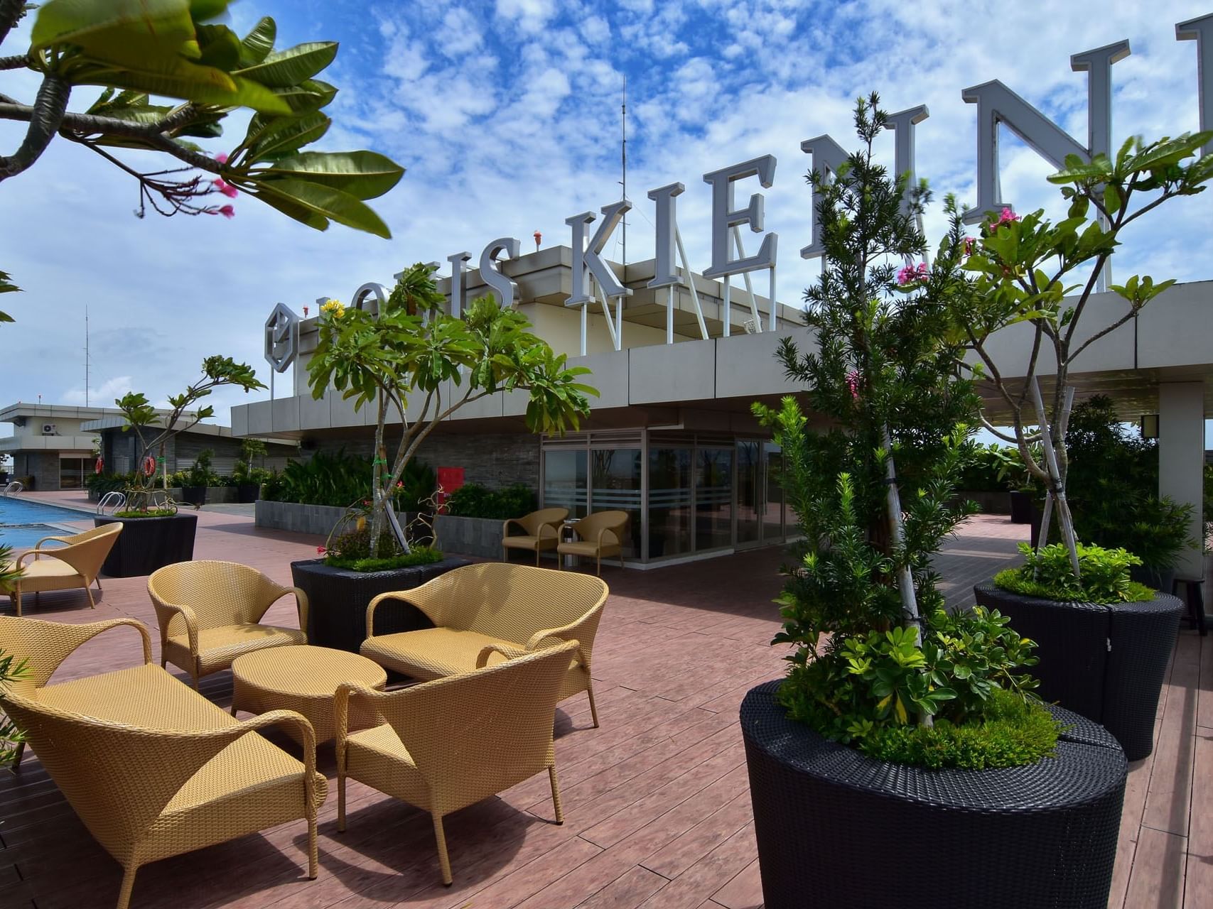 Open air lounge area by the pool dock at LK Pandanaran Hotel & Serviced Apartments