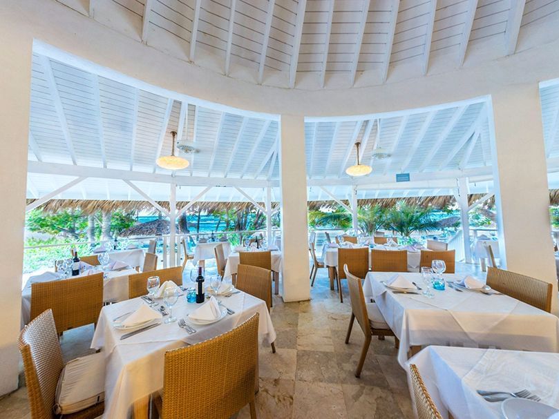 Ocean Grill restaurant dining area at Gran Ventana Beach Resort