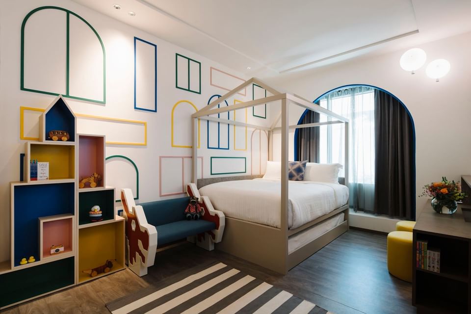 Child-friendly bedroom with a house-shaped bookshelf in Family Suite at Grand Park City Hall