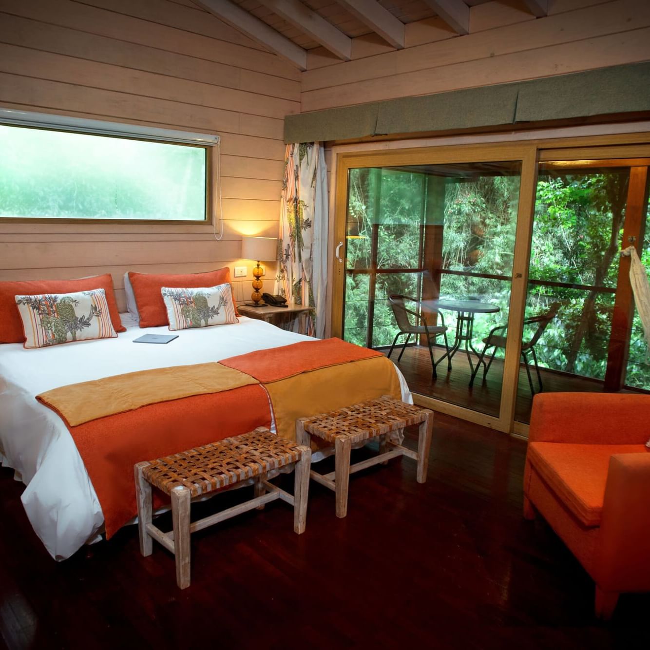 Interior of the Jungle room with a balcony at La Jungle Lodge 