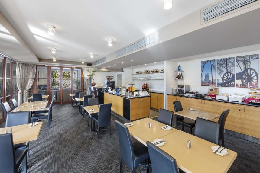 Dining area in Courtside Breakfast at Nesuto Curtin Perth Hotel