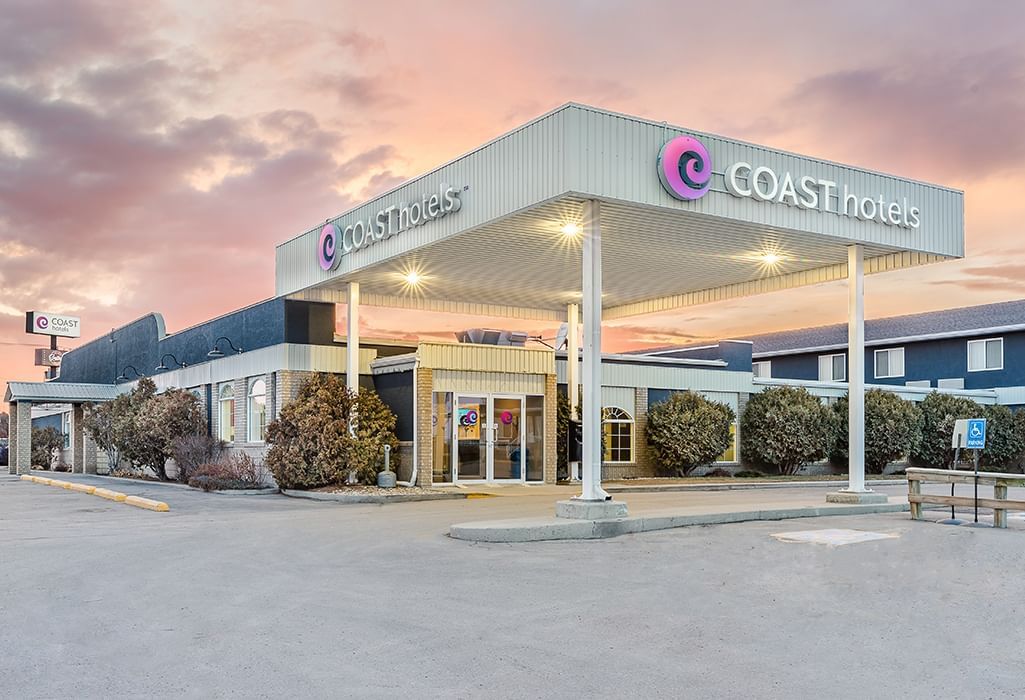 exterior view of Coast Swift Current Hotel