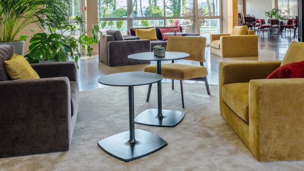 Espace salon du lobby à l'hôtel Oceania Quimper