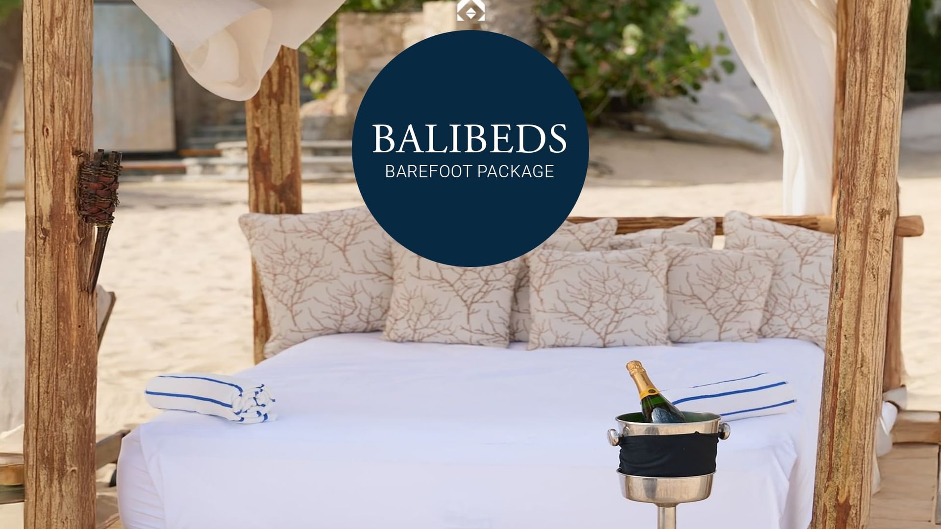 Cama de playa Balibeds con champán y vista al mar o piscina en el Hotel Hacienda del Mar en Los Cabos.