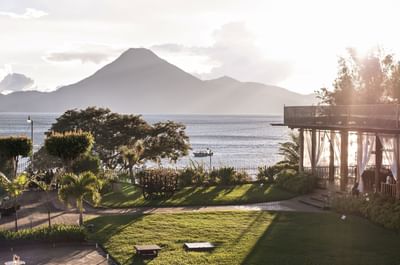 A breathtaking view of the ocean and majestic mountains seen from Porta Hotel Del Lago