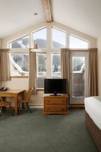 Coast Sundance Lodge - Superior Queen Room(2)