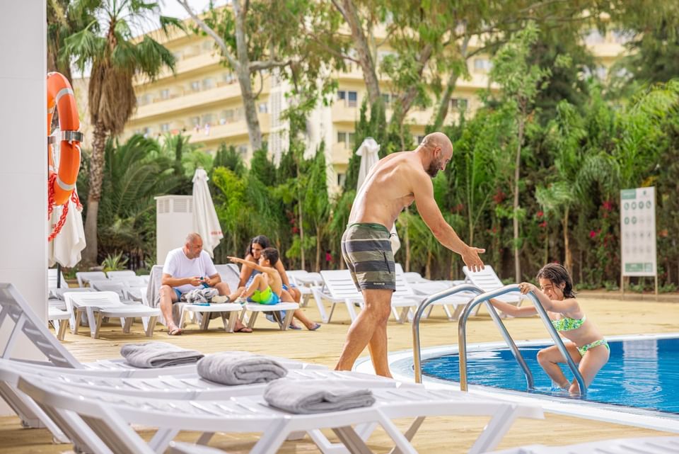 People relaxing and enjoying in the pool area at Hotel Piramide Salou