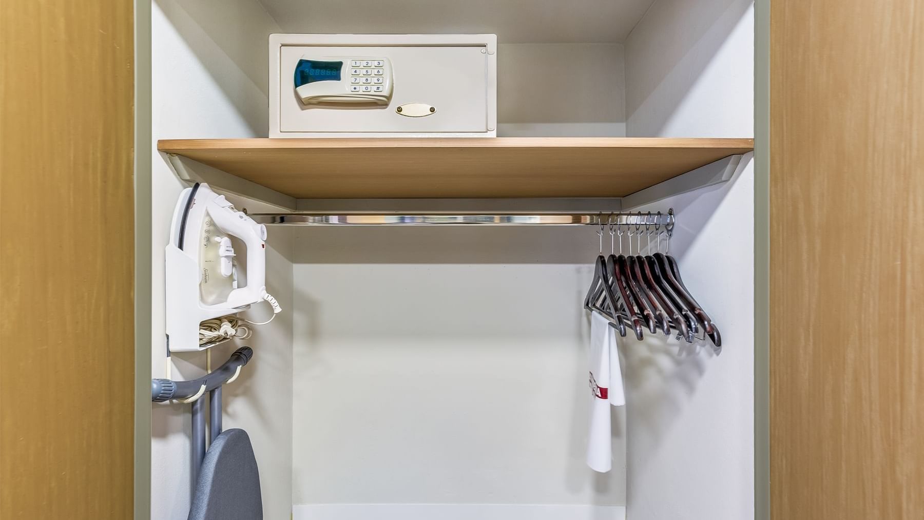 Superior_Closet_1800x1200