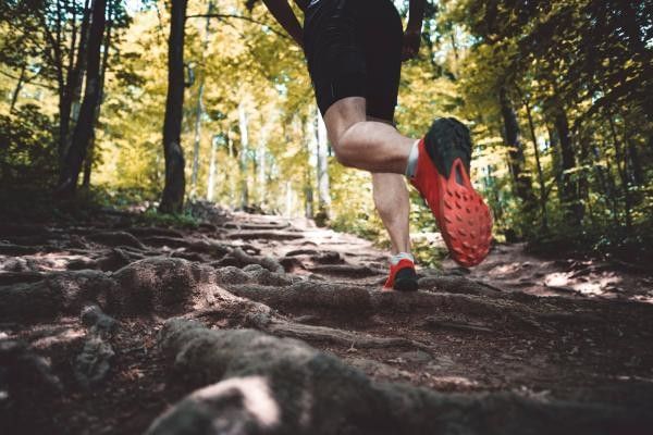 Close up of person running featured in our article on the Bracknell Parkrun.