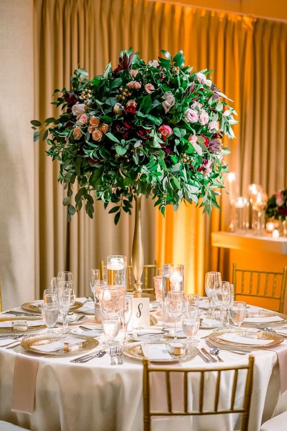 Salon Del Mar A & B Floral table décor at Isla Verde Weddings