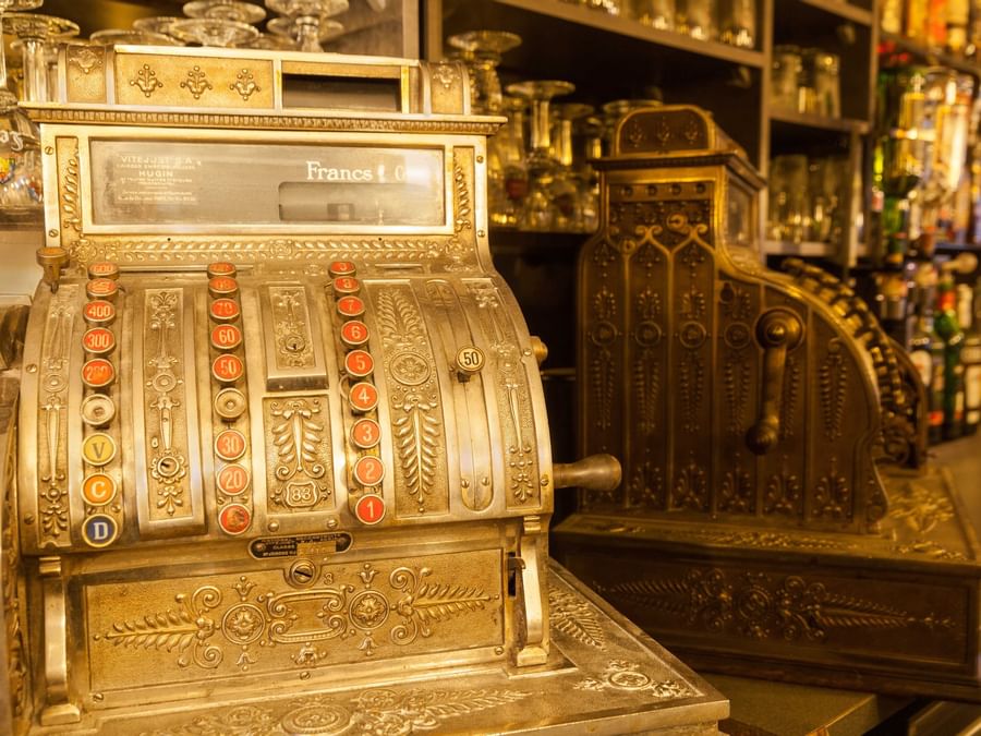 View of  the gold color cash register at Hotel Castel Burgond 