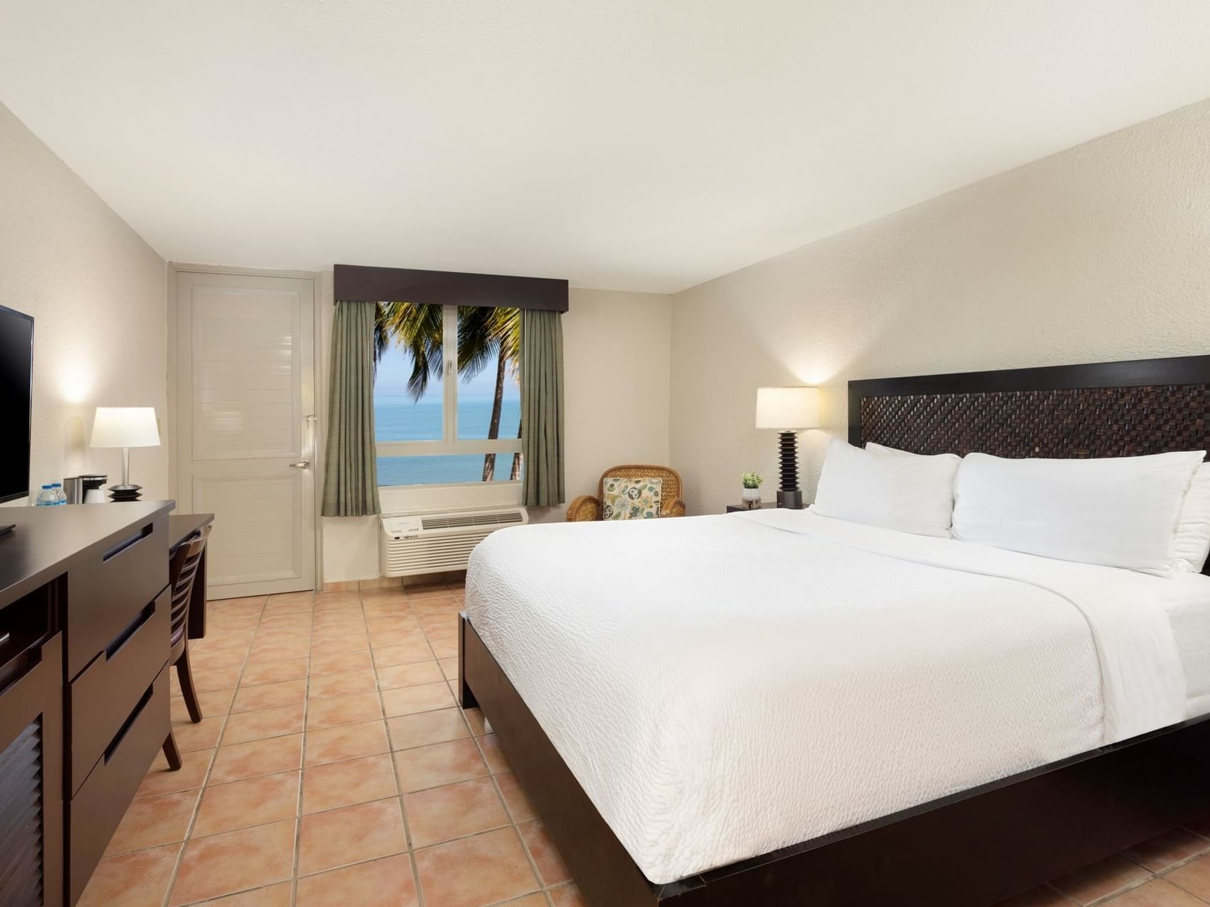 Deluxe Queen Ocean Room at Rincon Beach Resort in Añasco