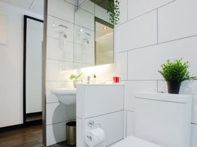 Queen Large Bathroom