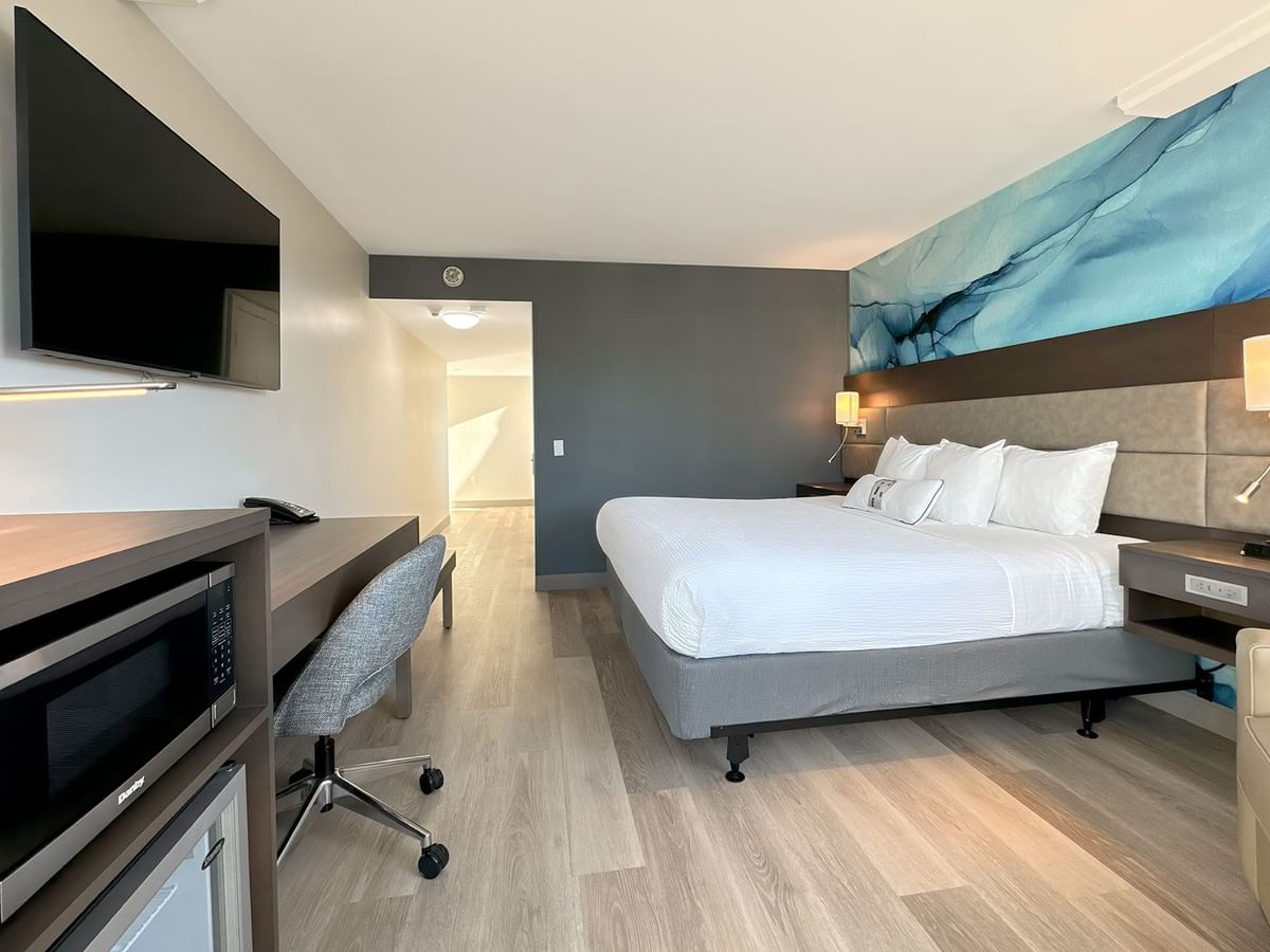 Accessible hotel guestroom with king bed