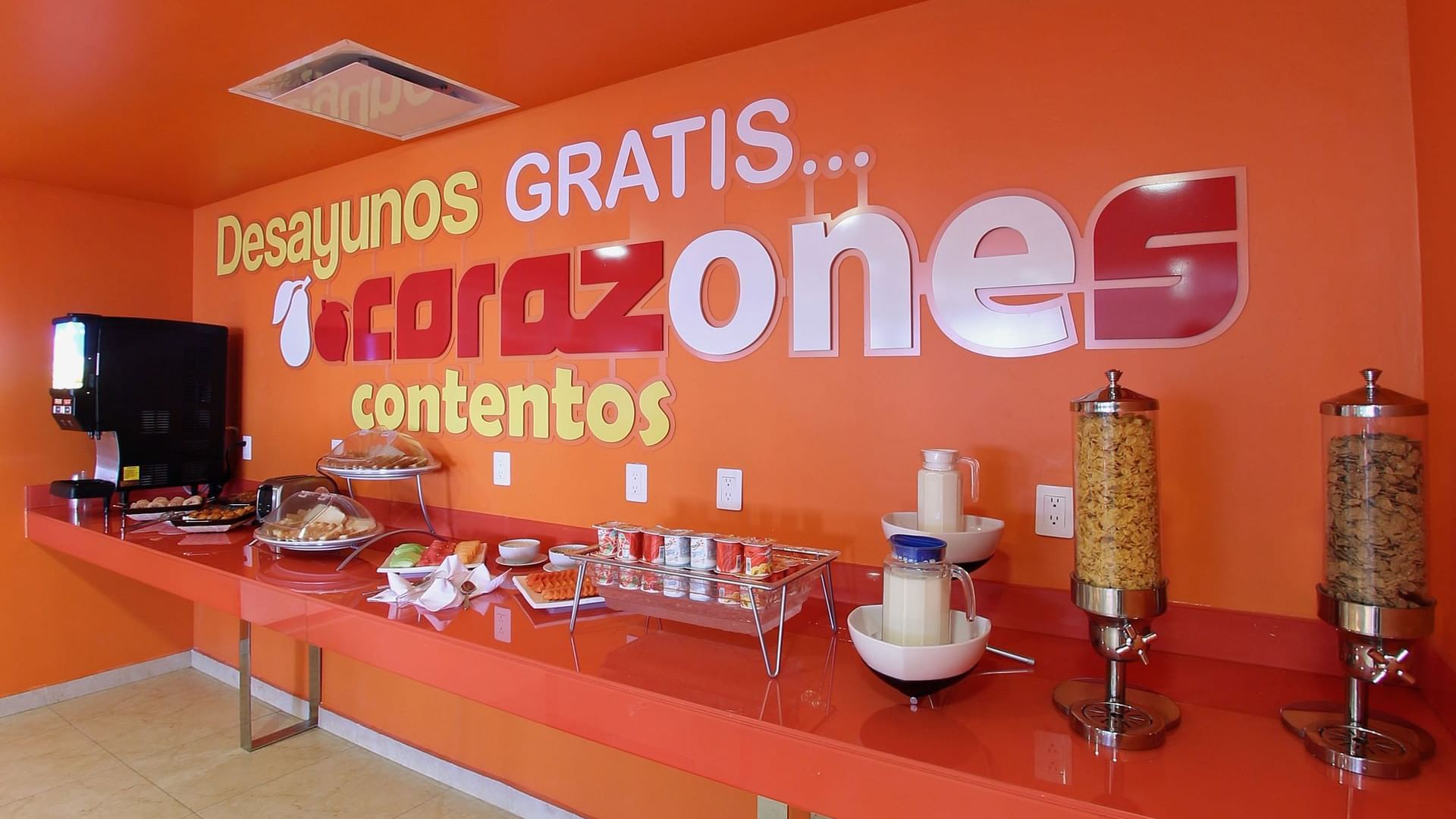 Close-up of the breakfast buffet at One Querétaro Centro Sur