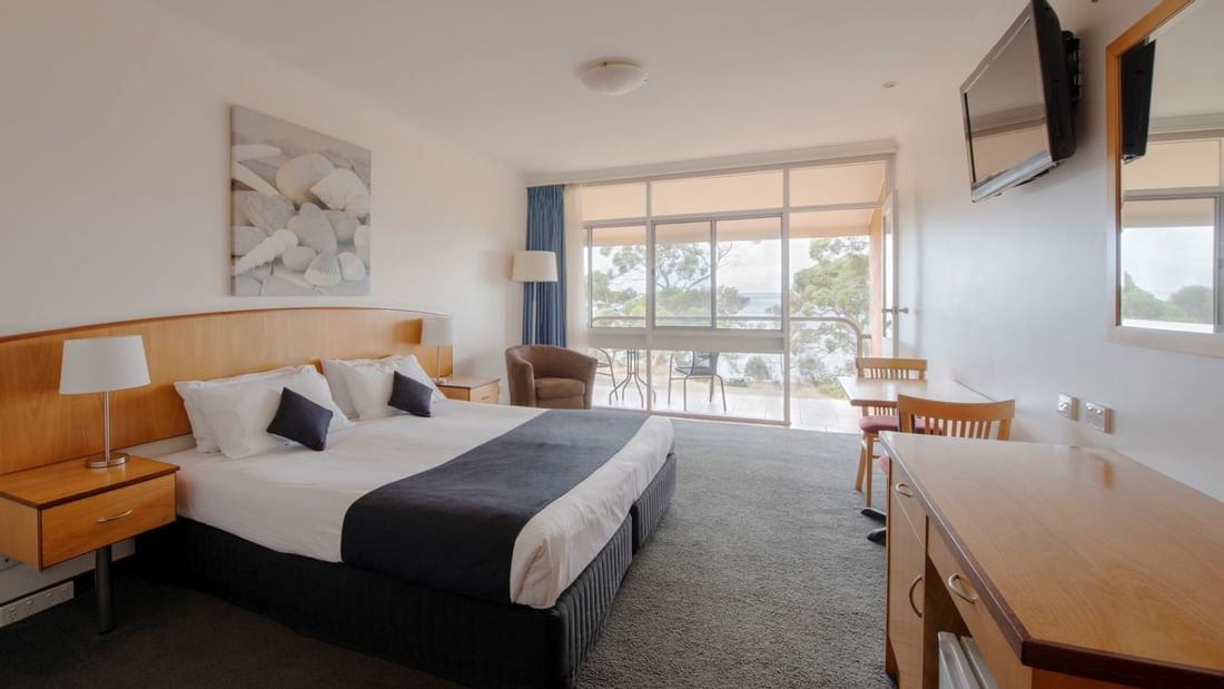 Bayview Superior with king size bed at Mercure Kangaroo Island