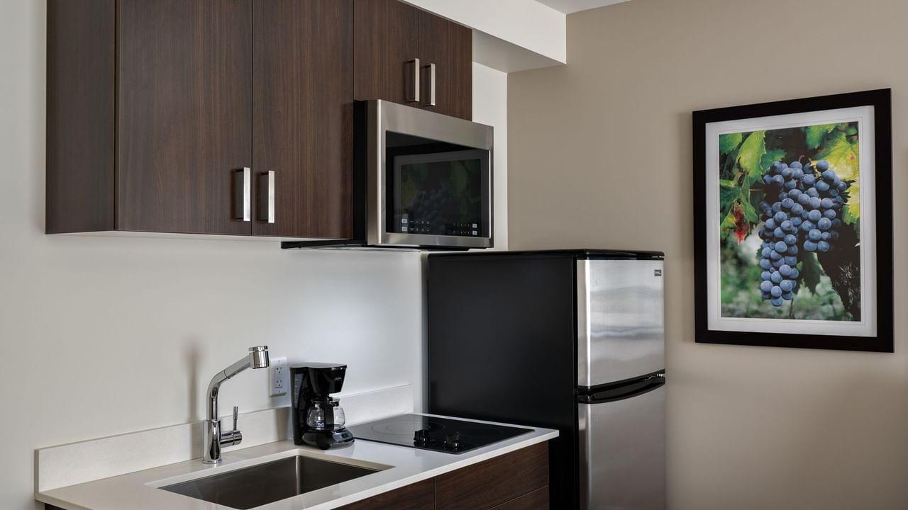 Kitchen sink and refrigerator