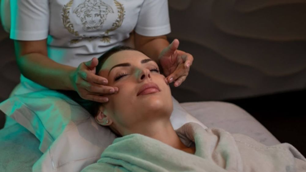 Women having a facial in the spa at Palazzo Versace Dubai