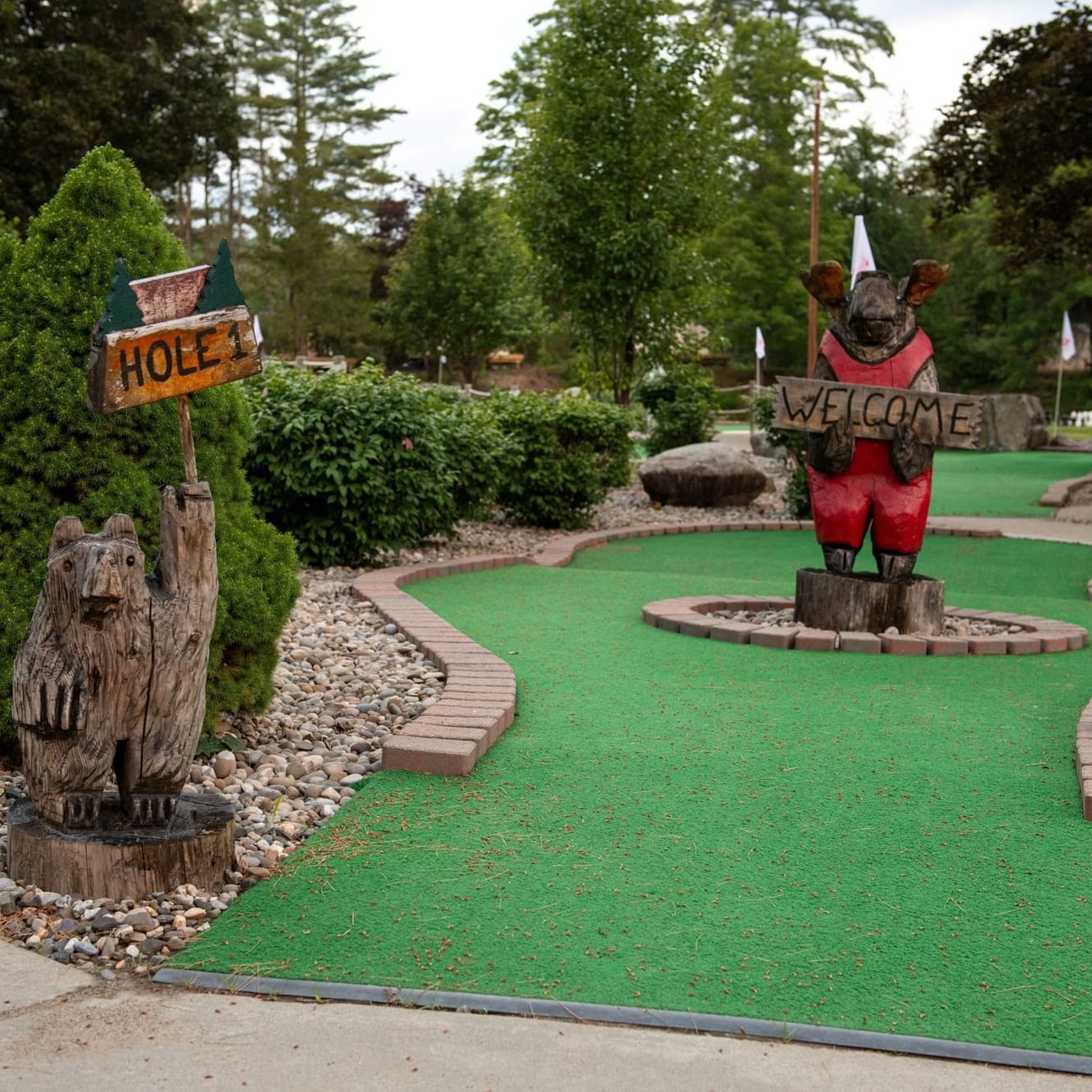 Mini Golf Schroon Lake Family Activities Adirondack Resort Hotel The Lodge Beer and Golf
