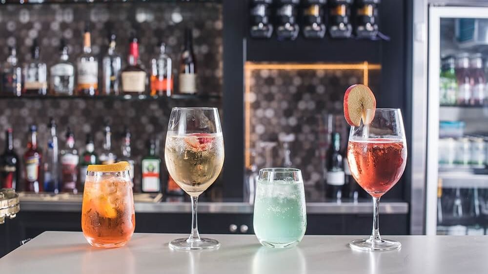 4 Cocktails on the bar at Lakeview Bar