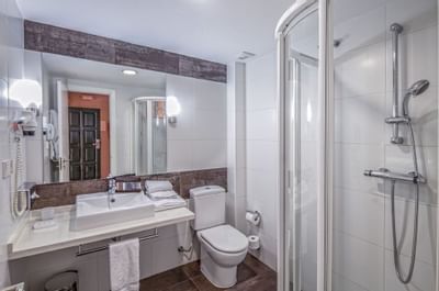 Los Amigos Beach Club Two Bedroom Bathroom Refurbished
