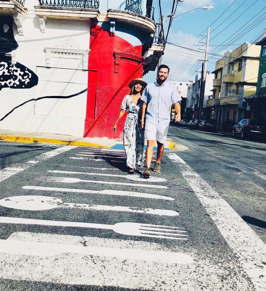 couple walking in Calle Loiza