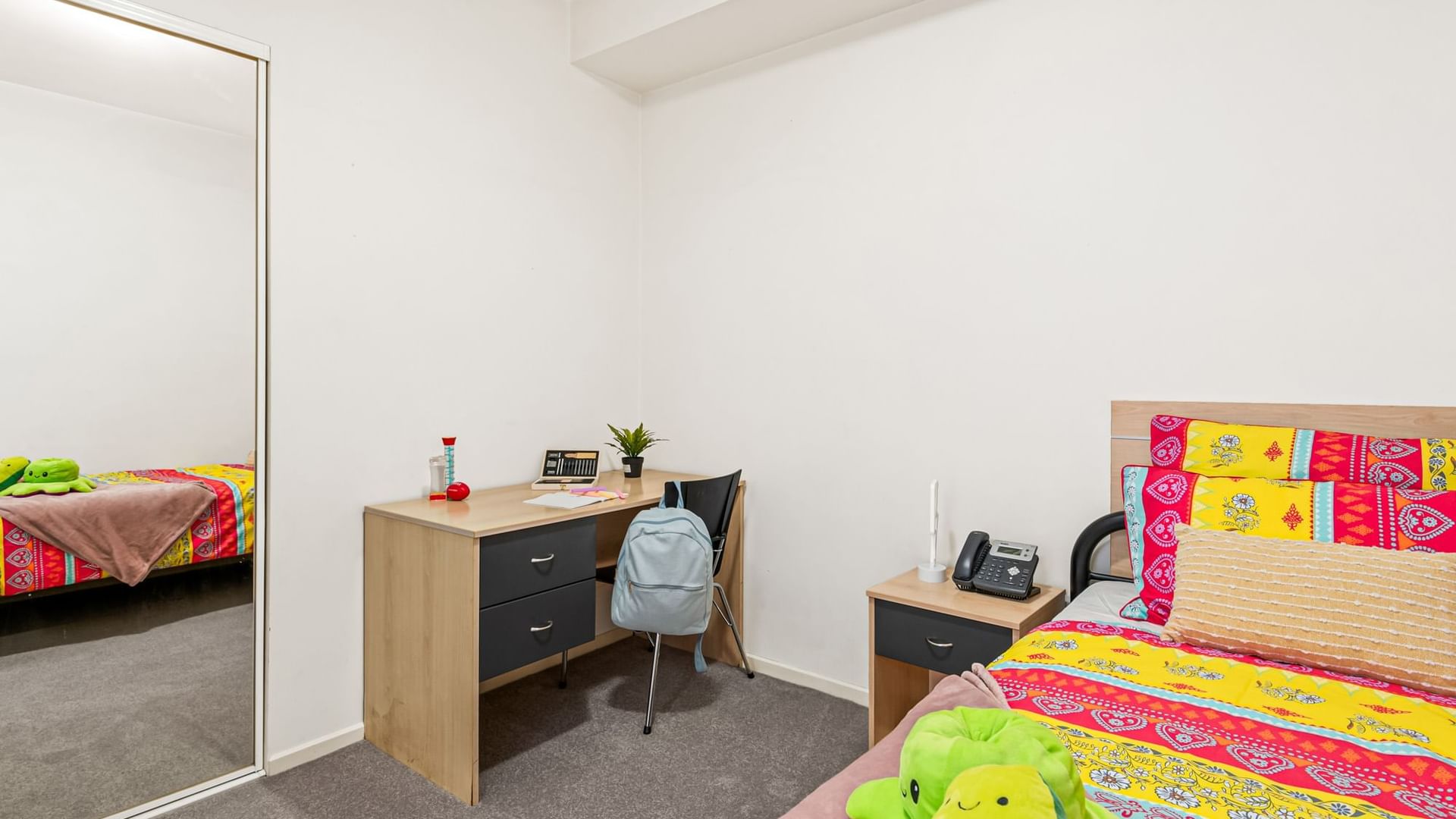 Lonsdale 2 Bed Large Bedroom 2 Desk